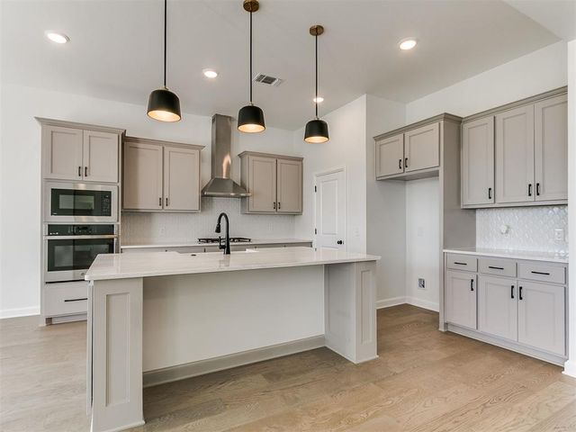 10512 NW 33rd Place, Yukon, OK 73099