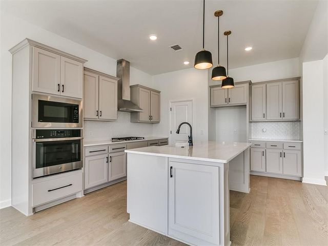 10512 NW 33rd Place, Yukon, OK 73099