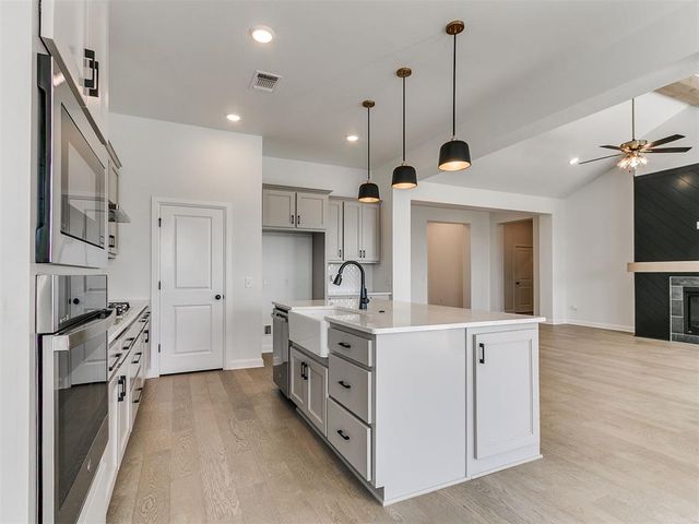 10512 NW 33rd Place, Yukon, OK 73099