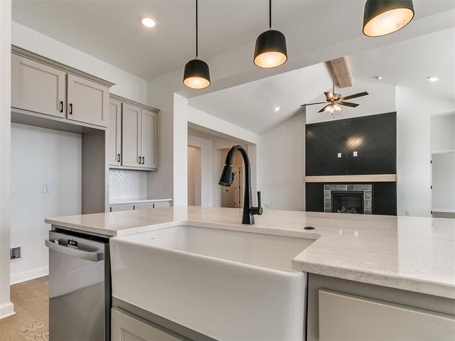 10512 NW 33rd Place, Yukon, OK 73099