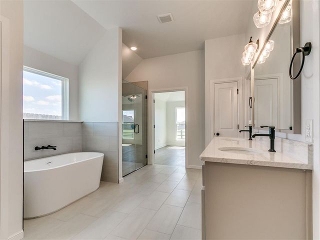 10512 NW 33rd Place, Yukon, OK 73099