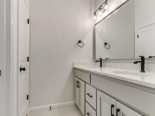 10512 NW 33rd Place, Yukon, OK 73099