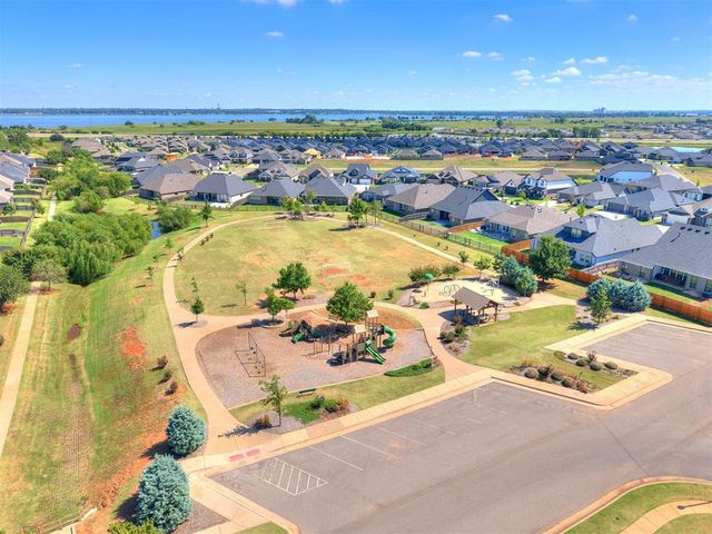 10512 NW 33rd Place, Yukon, OK 73099