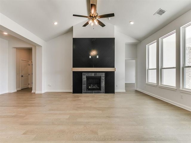 10512 NW 33rd Place, Yukon, OK 73099