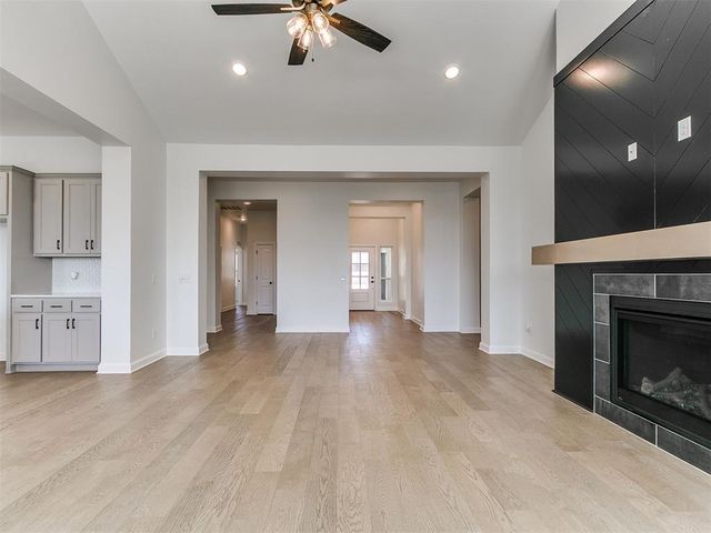 10512 NW 33rd Place, Yukon, OK 73099