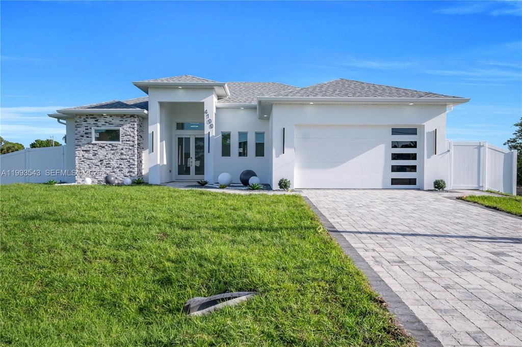 Image 10 of property listing at 4100 15TH ST SW, Lehigh Acres, FL 33976