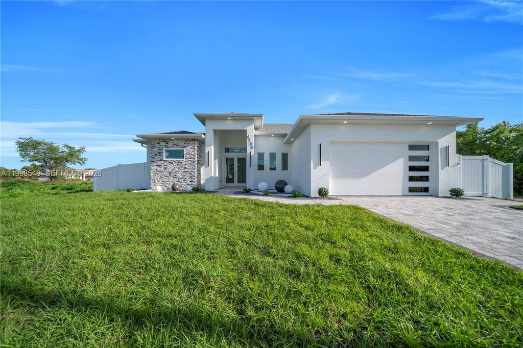 Image 13 of property listing at 4100 15TH ST SW, Lehigh Acres, FL 33976