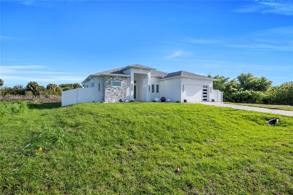 Image 15 of property listing at 4100 15TH ST SW, Lehigh Acres, FL 33976