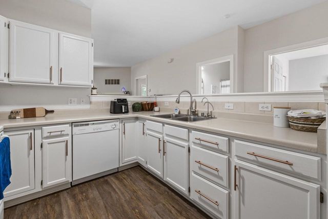 S77W19462 Lakewood DRIVE, Muskego, WI 53150