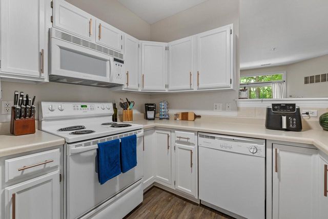 S77W19462 Lakewood DRIVE, Muskego, WI 53150