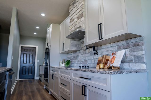 11703 S 123rd Avenue, Papillion, NE 68046