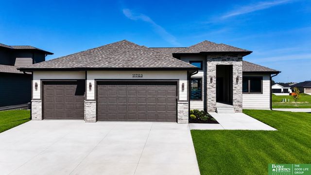 11703 S 123rd Avenue, Papillion, NE 68046