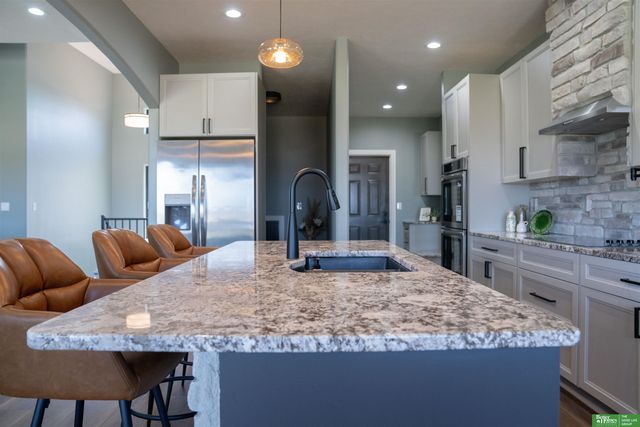 11703 S 123rd Avenue, Papillion, NE 68046