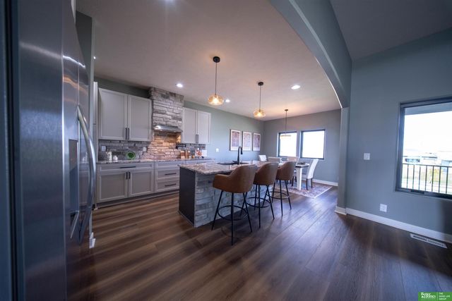 11703 S 123rd Avenue, Papillion, NE 68046