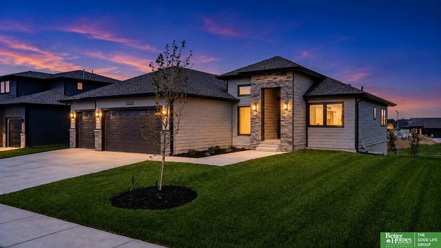 11703 S 123rd Avenue, Papillion, NE 68046