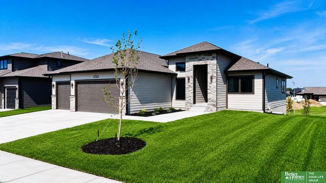 11703 S 123rd Avenue, Papillion, NE 68046