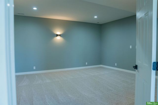 11703 S 123rd Avenue, Papillion, NE 68046