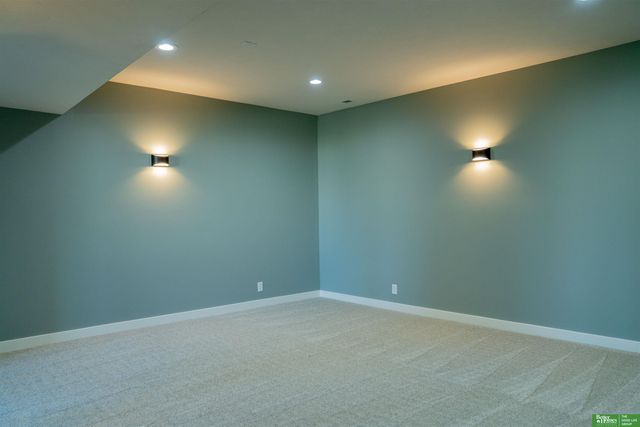 11703 S 123rd Avenue, Papillion, NE 68046