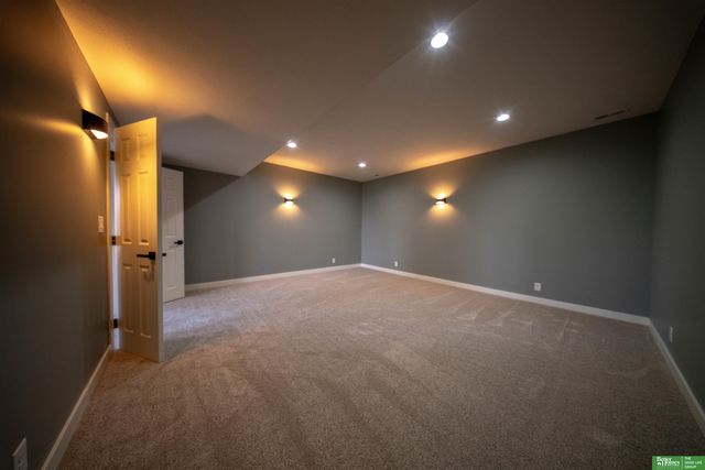 11703 S 123rd Avenue, Papillion, NE 68046