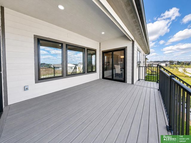 11703 S 123rd Avenue, Papillion, NE 68046