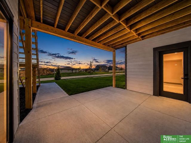 11703 S 123rd Avenue, Papillion, NE 68046