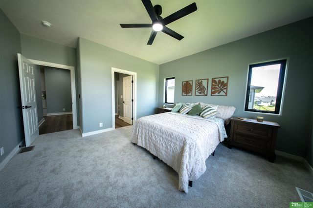 11703 S 123rd Avenue, Papillion, NE 68046