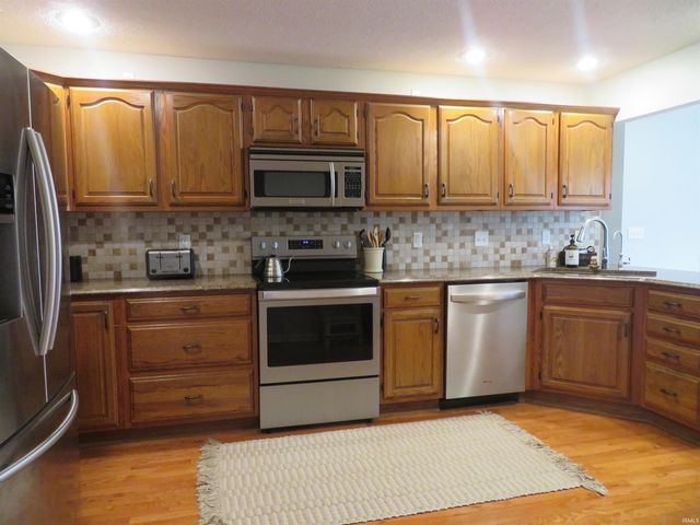 7511 Meadow Lane, Newburgh, IN 47630