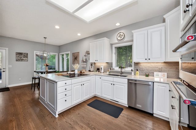 9812 Brookview Drive, Urbandale, IA 50322
