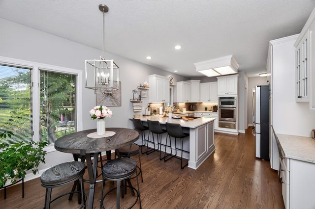 9812 Brookview Drive, Urbandale, IA 50322