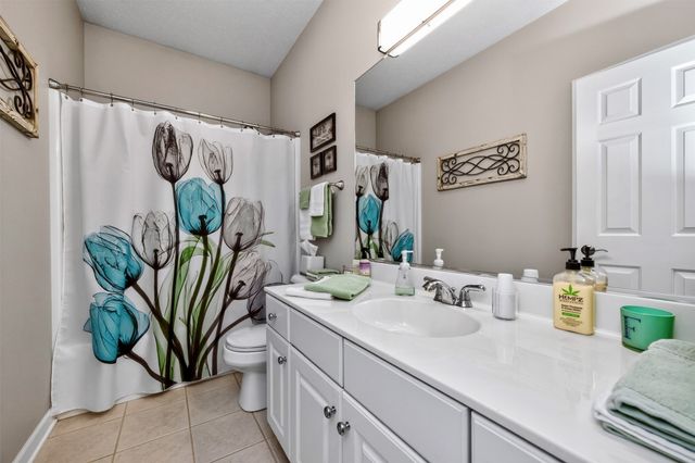 9812 Brookview Drive, Urbandale, IA 50322