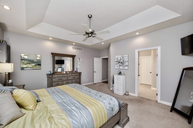 9812 Brookview Drive, Urbandale, IA 50322