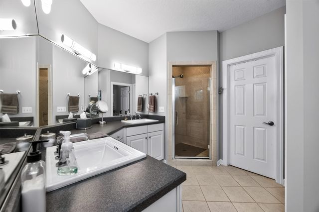9812 Brookview Drive, Urbandale, IA 50322