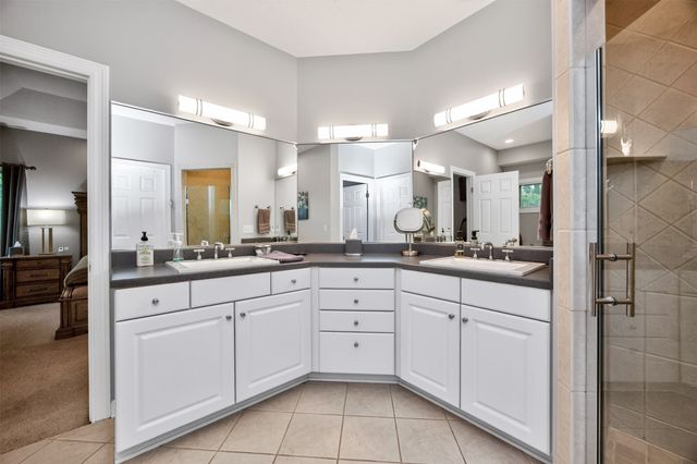 9812 Brookview Drive, Urbandale, IA 50322