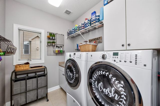 9812 Brookview Drive, Urbandale, IA 50322