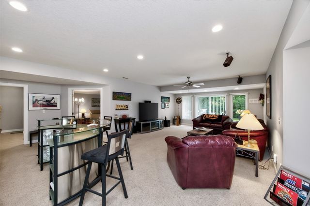 9812 Brookview Drive, Urbandale, IA 50322