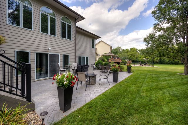 9812 Brookview Drive, Urbandale, IA 50322