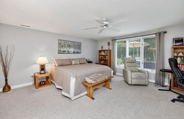 9812 Brookview Drive, Urbandale, IA 50322
