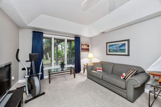 9812 Brookview Drive, Urbandale, IA 50322