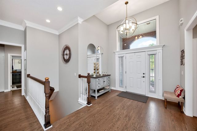 9812 Brookview Drive, Urbandale, IA 50322