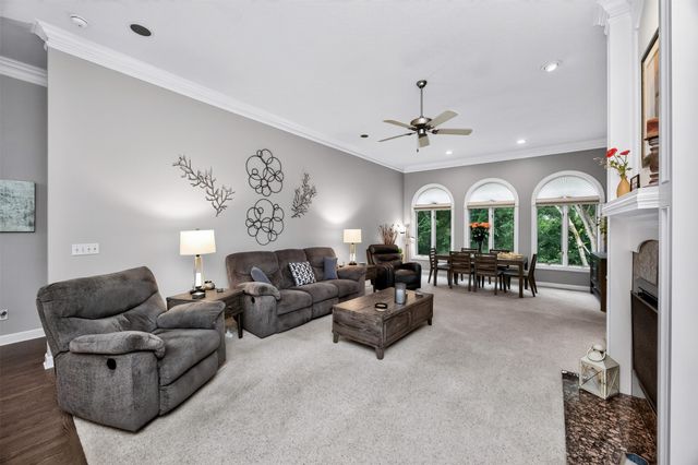 9812 Brookview Drive, Urbandale, IA 50322