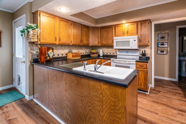 1402 Matthew Lane, Marion, IL 62959