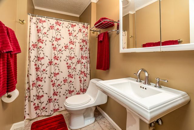 1402 Matthew Lane, Marion, IL 62959