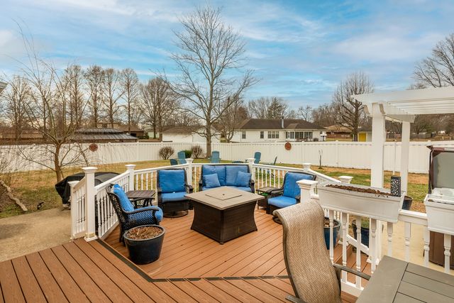 1402 Matthew Lane, Marion, IL 62959