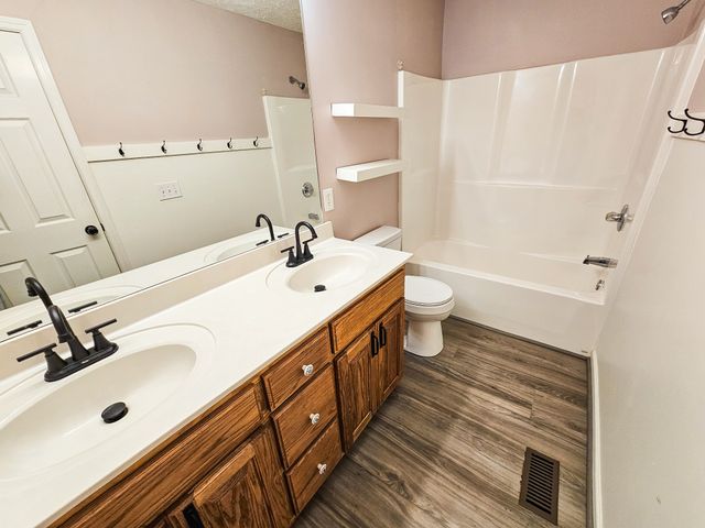 105 Twin Oaks Dr, Bell Buckle, TN 37020