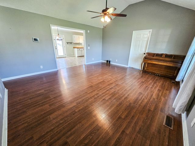 105 Twin Oaks Dr, Bell Buckle, TN 37020