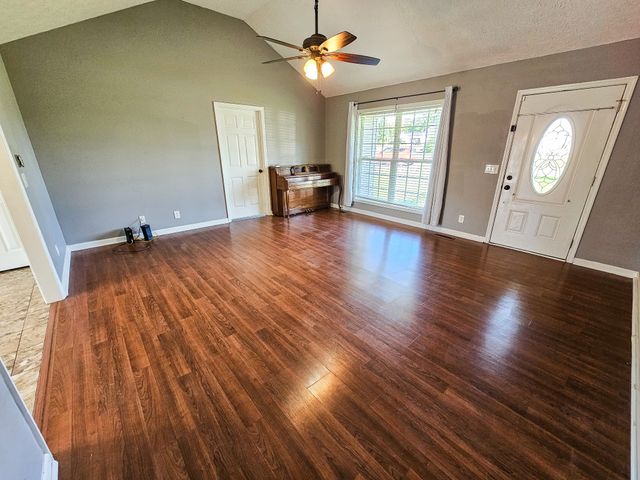 105 Twin Oaks Dr, Bell Buckle, TN 37020