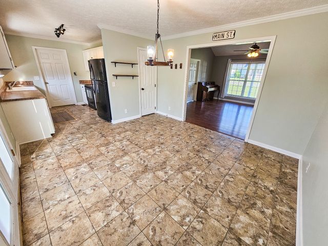 105 Twin Oaks Dr, Bell Buckle, TN 37020