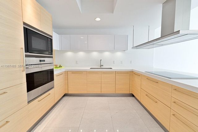 17301 Biscayne Blvd 305, North Miami Beach, FL 33160
