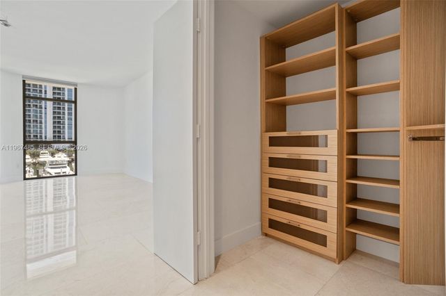 17301 Biscayne Blvd 305, North Miami Beach, FL 33160
