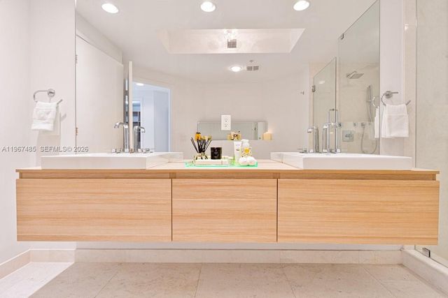 17301 Biscayne Blvd 305, North Miami Beach, FL 33160